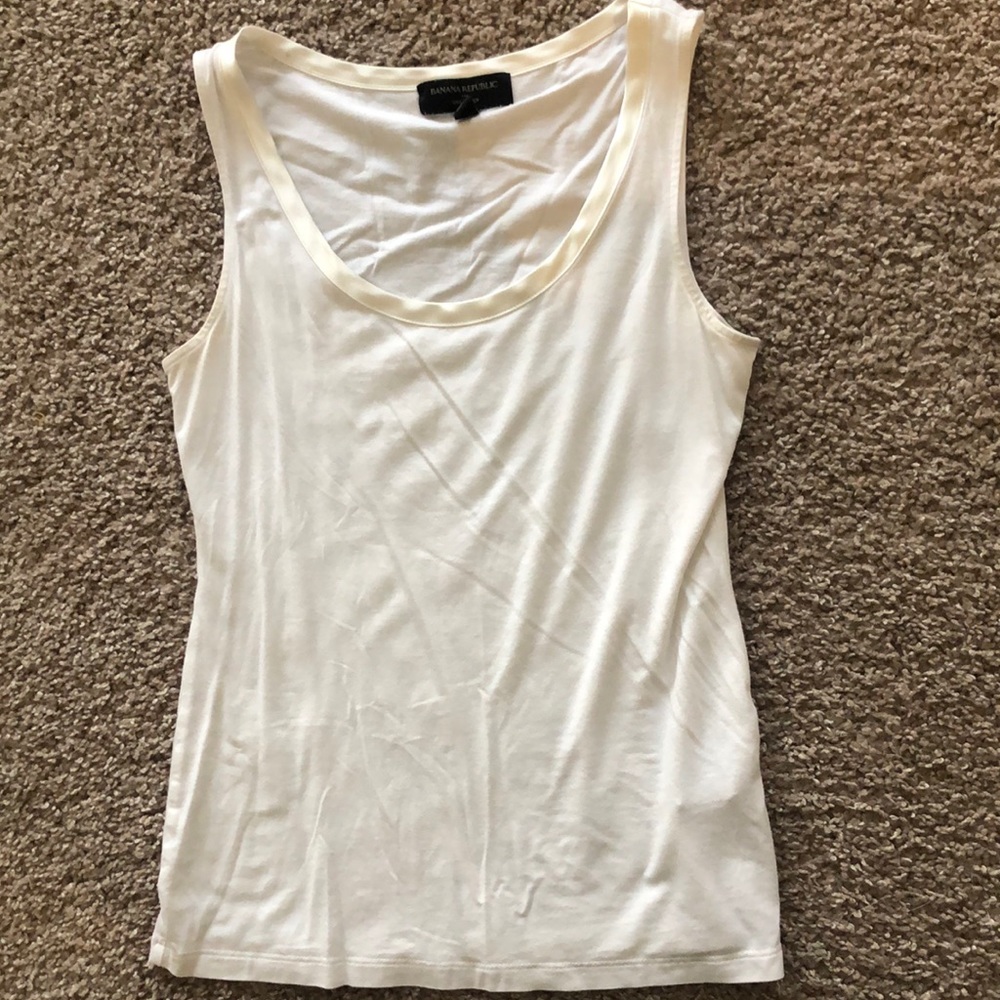 Banana Republic luxe touch scoop neck tank